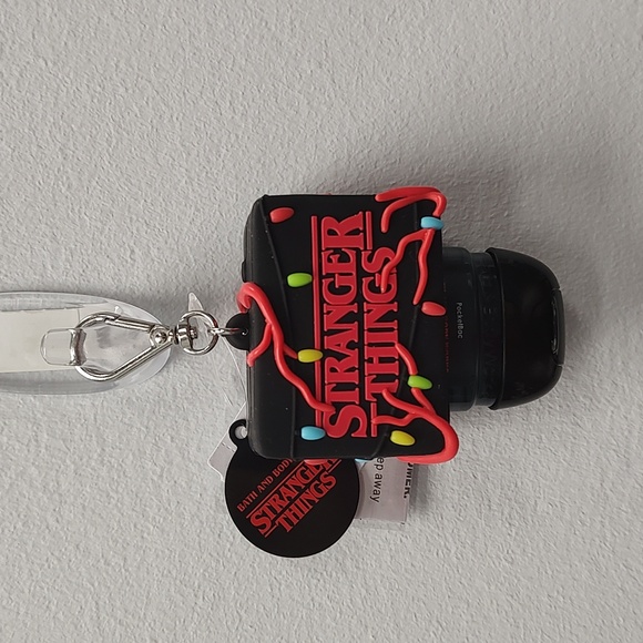 Bath & Body Works STRANGER THINGS 3 Piece THE UPSIDE DOWN Light Up Pocketbac Set - Picture 4 of 6